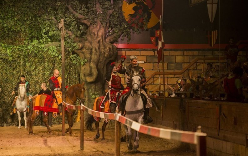 Dîner-spectacle 'medieval challenge' Magic Robin Hood Holiday Park Alfaz del Pi