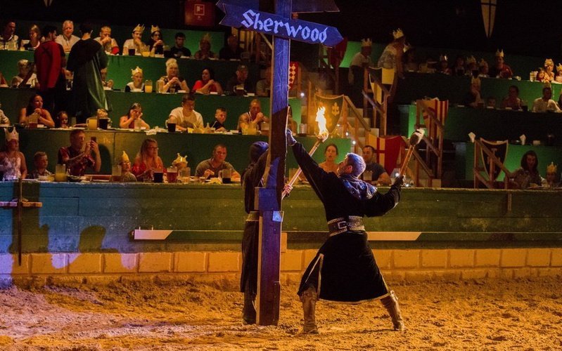 Dinner-show 'medieval challenge' Magic Robin Hood Holiday Park Alfaz del Pi